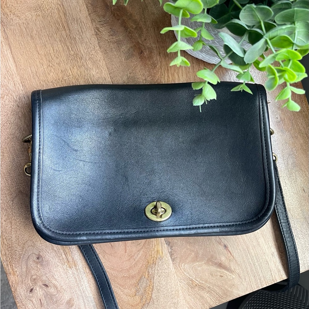 Vintage Coach 9755 Black Pocket Purse Turn lock leather bag made in 1998